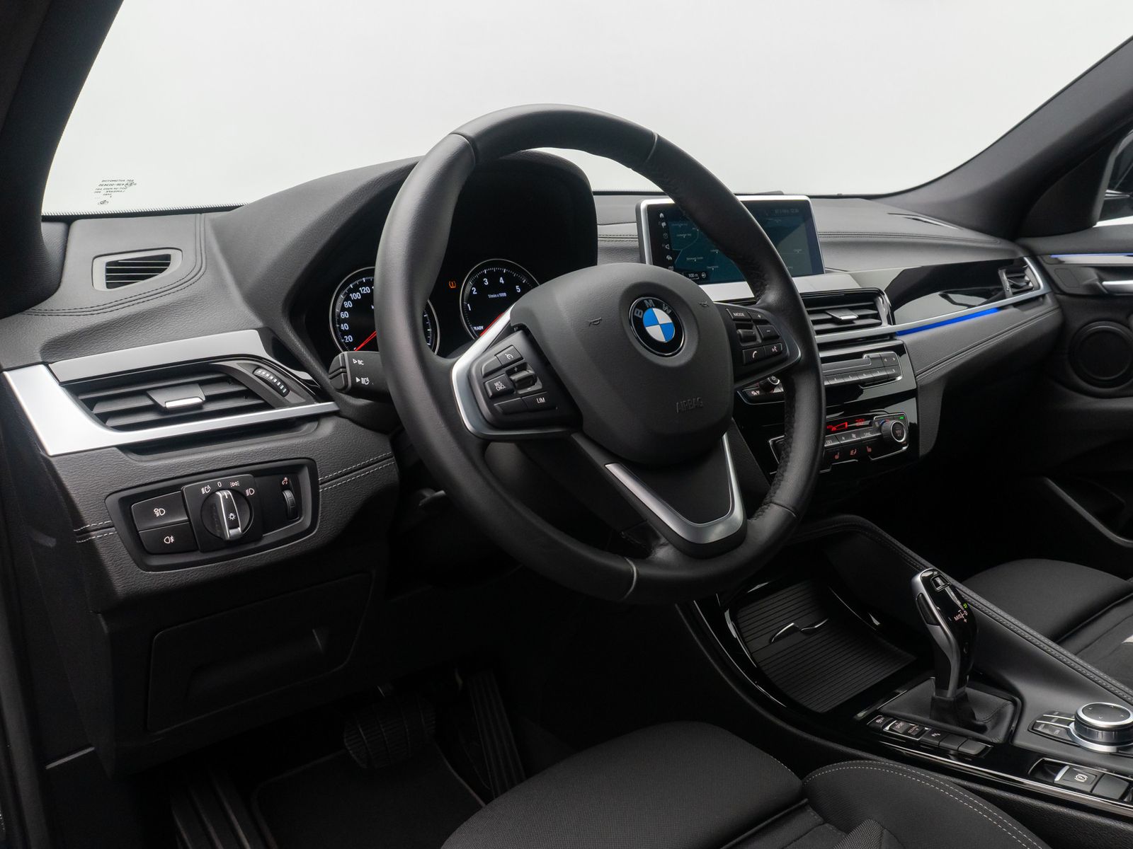 Fahrzeugabbildung BMW X2 sD18i AdvantagePlus HiFi DAB Sportsitz 19Zoll