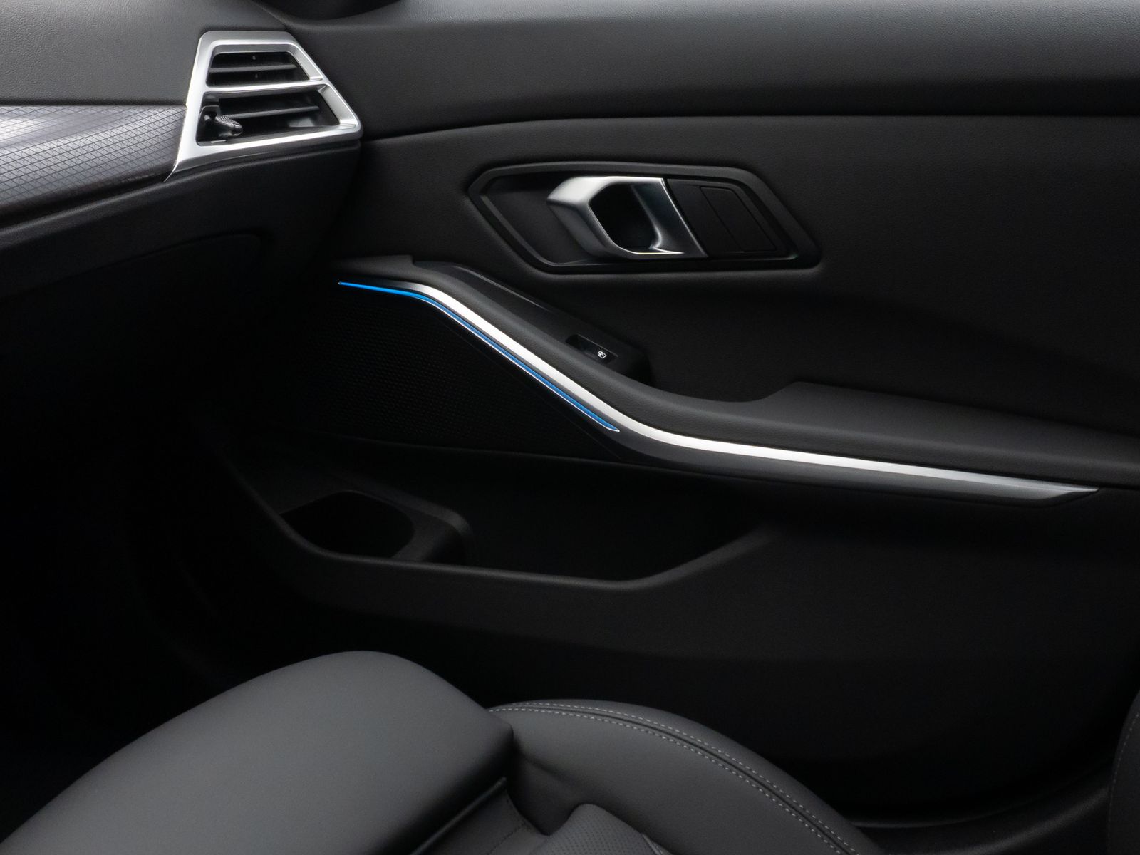 Fahrzeugabbildung BMW 318i M Sport Kamera DAB Lenkrhzg Komfort Alarm