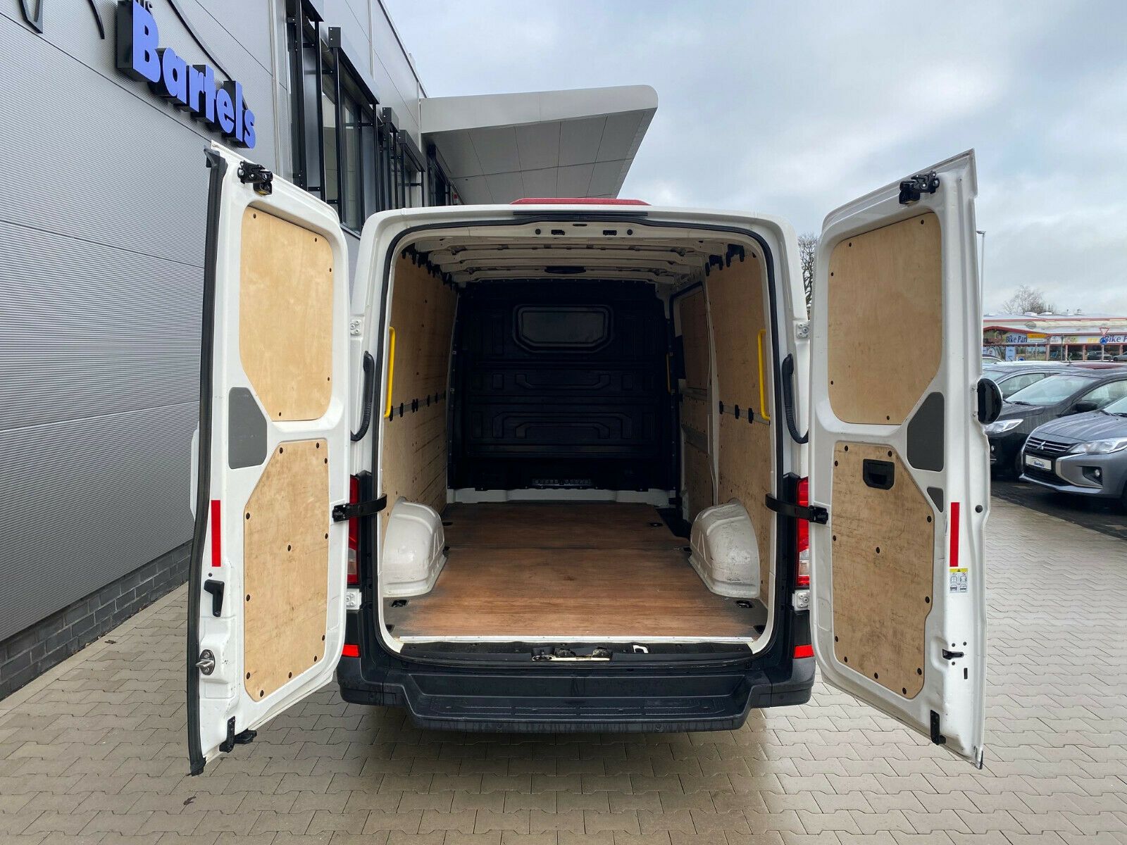 Fahrzeugabbildung Volkswagen Crafter Kasten Kasten 30 mittell. 2. Sitzer