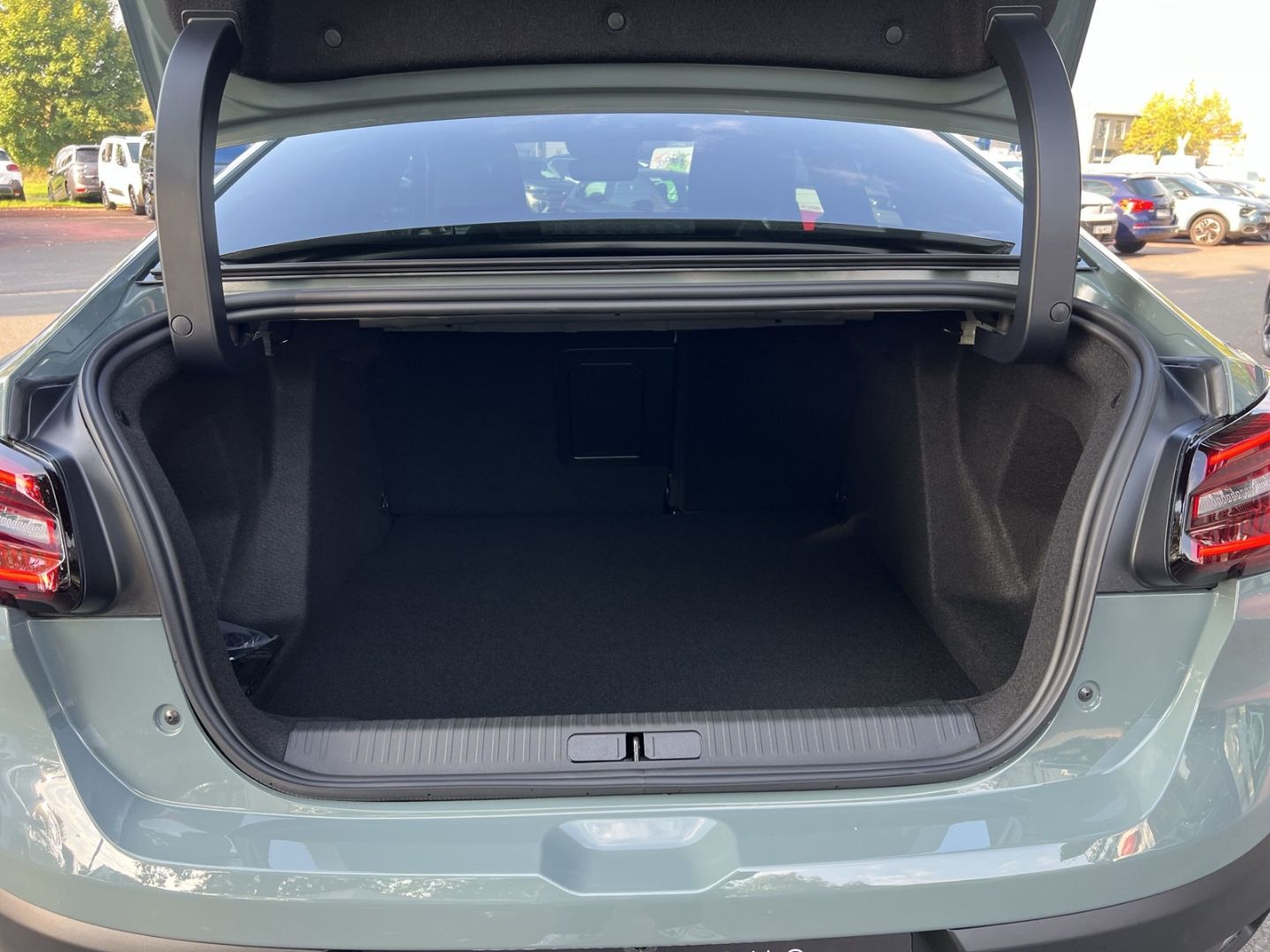 Fahrzeugabbildung Citroën C4 X Max 1.2 PureTech 130 AT8 Navi CarPlay SHZ