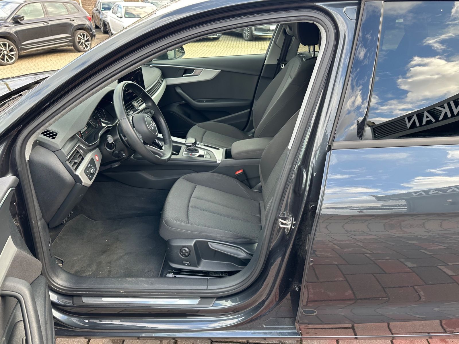 Audi A4 Avant 40 TDI S-LINE*NAVI*LED*AHK* foto 17