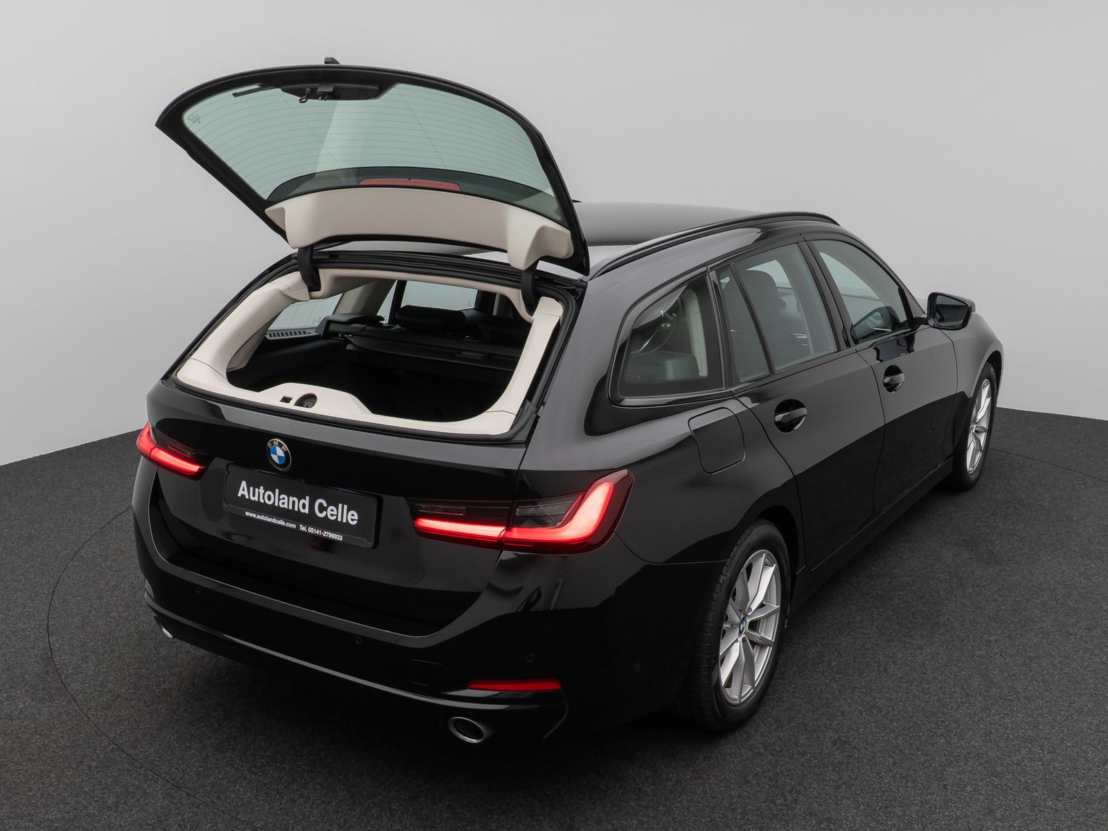 Fahrzeugabbildung BMW 318d Kamera DAB HiFi HUD Leder Komfort Sport LED