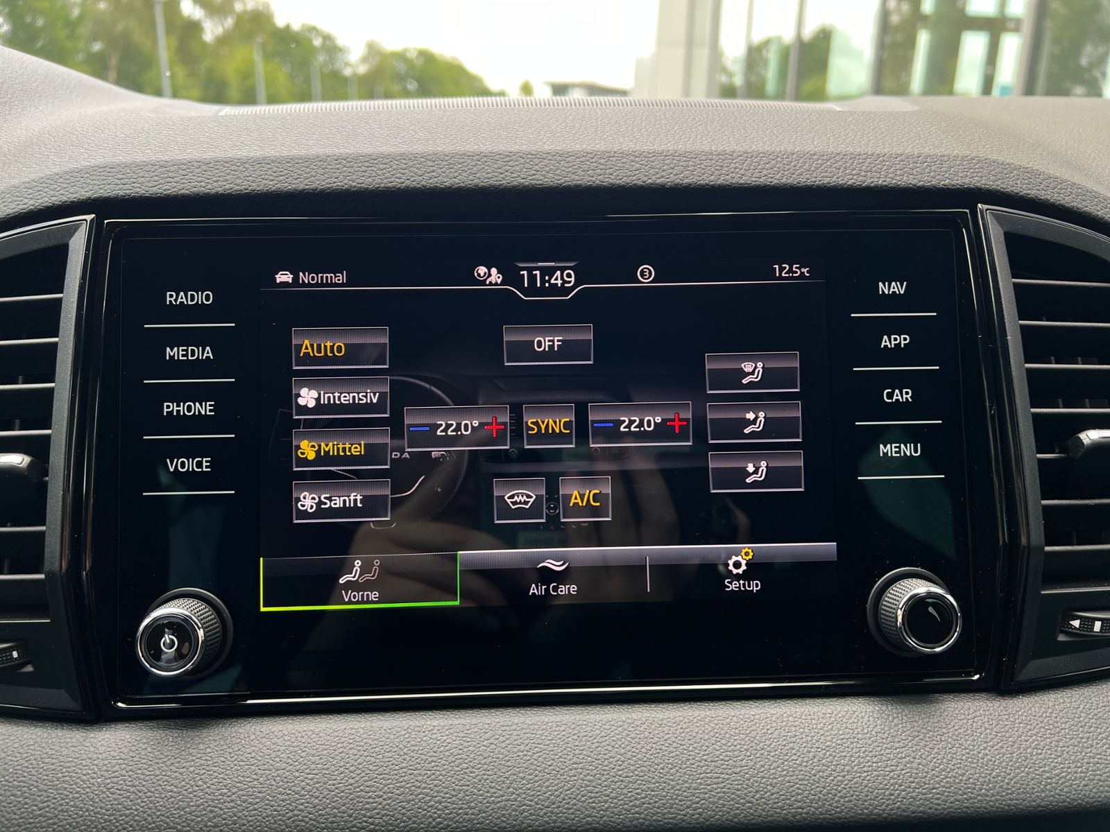 Fahrzeugabbildung SKODA Karoq Sportline 2.0 TDI DSG *CANTON, AHK, Navi,