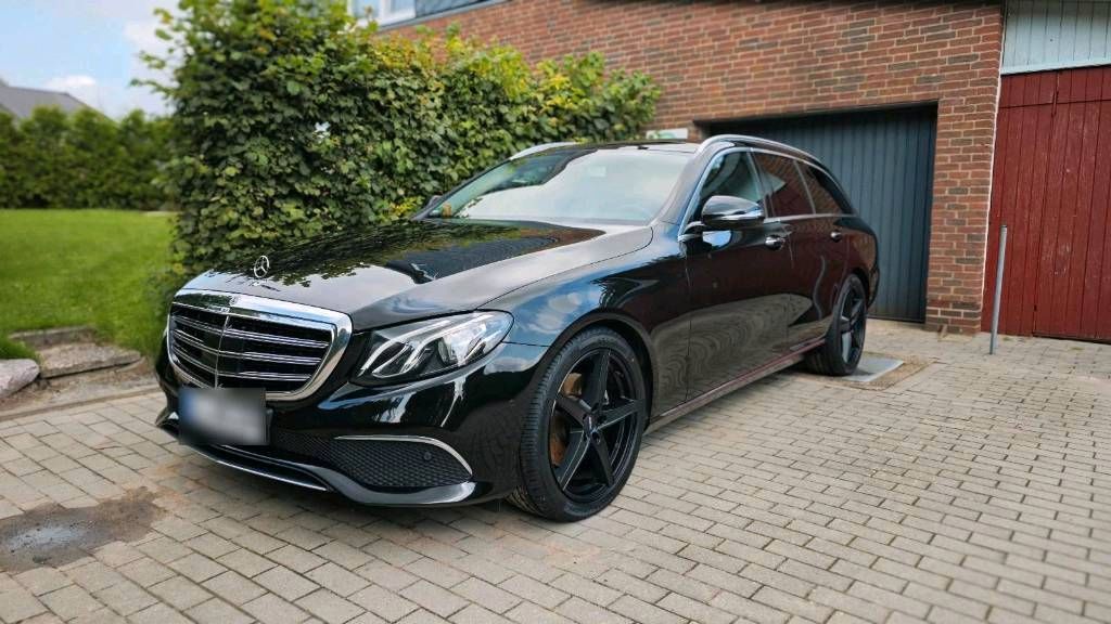 Image of Mercedes-Benz E 300