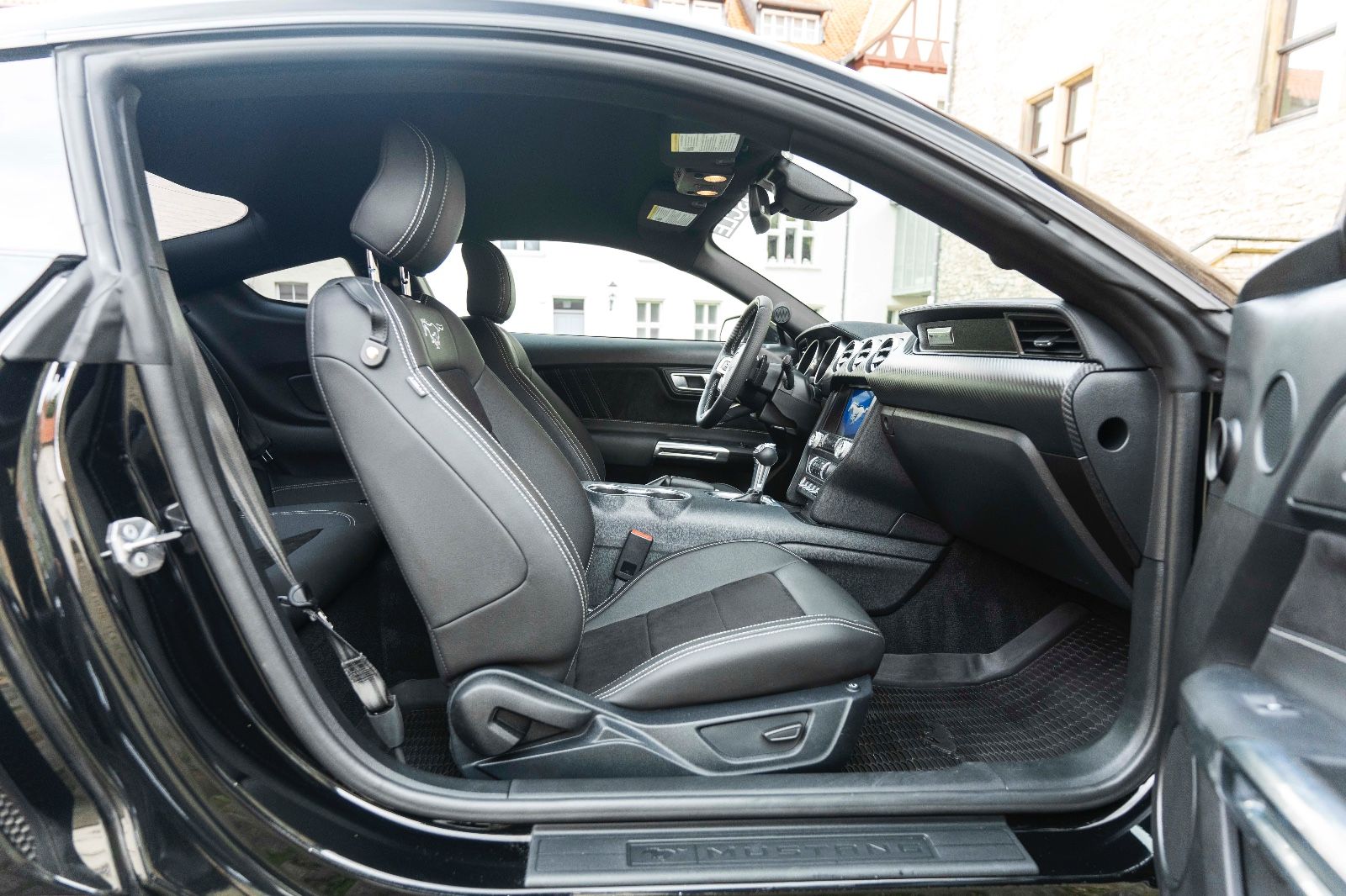 Fahrzeugabbildung Ford Mustang 2,3L Ecoboost LED KAM TOTW SZH ALC