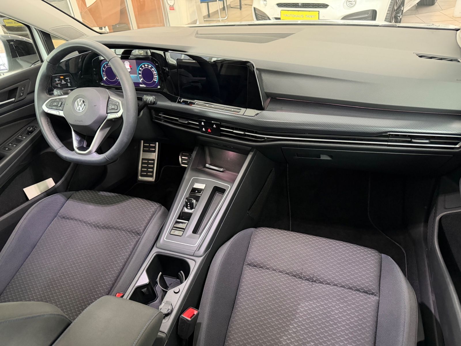 Fahrzeugabbildung Volkswagen Golf VIII Lim. United eTSI