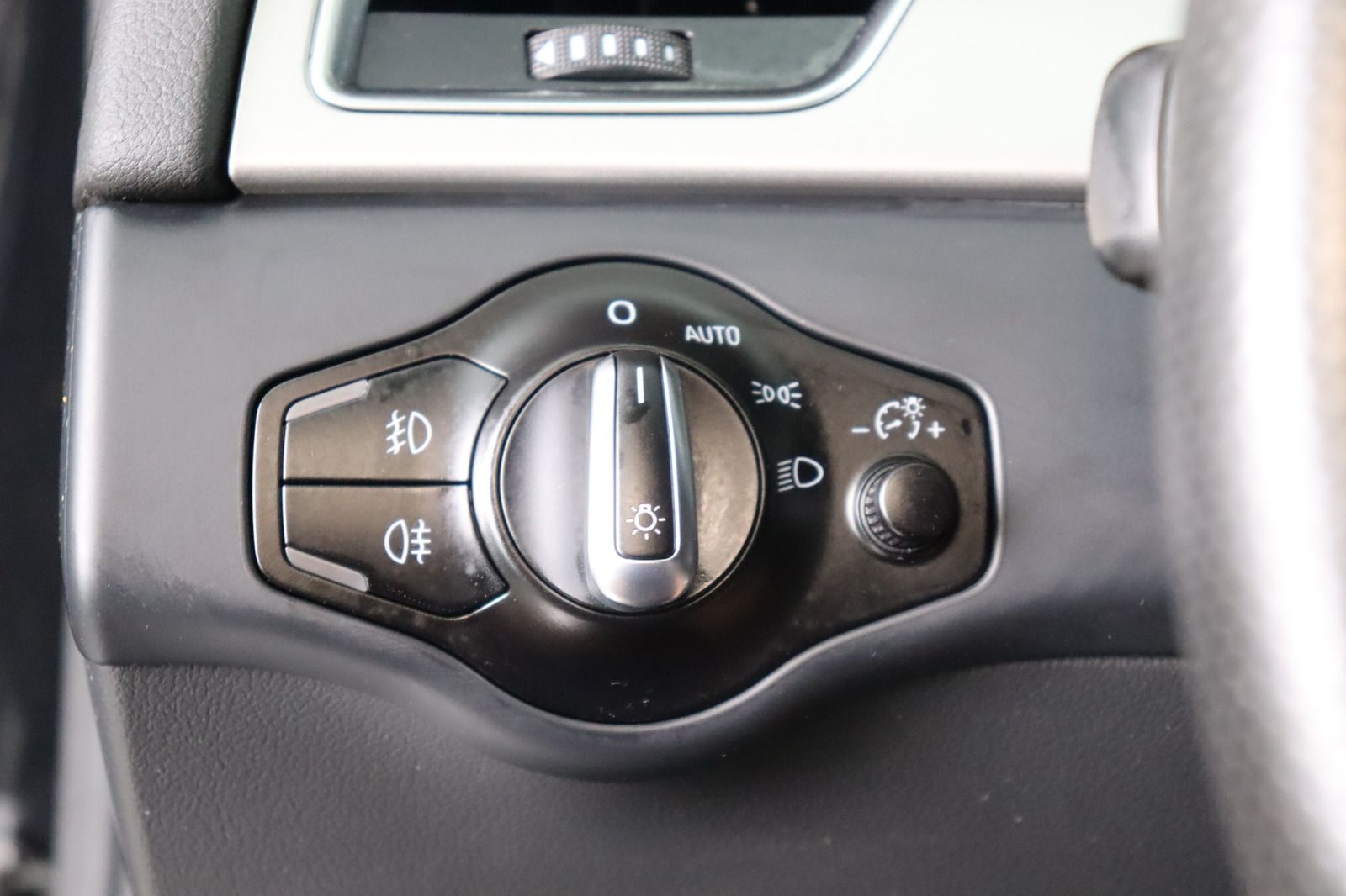 Fahrzeugabbildung Audi A4 2.0 TFSI quattro Avant * BI-Xenon * Navi *