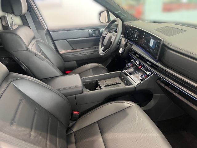 Fahrzeugabbildung Hyundai SANTA FE PHEV (MY25) 1.6 T-GDI 4WD BLACKLINE 6-S