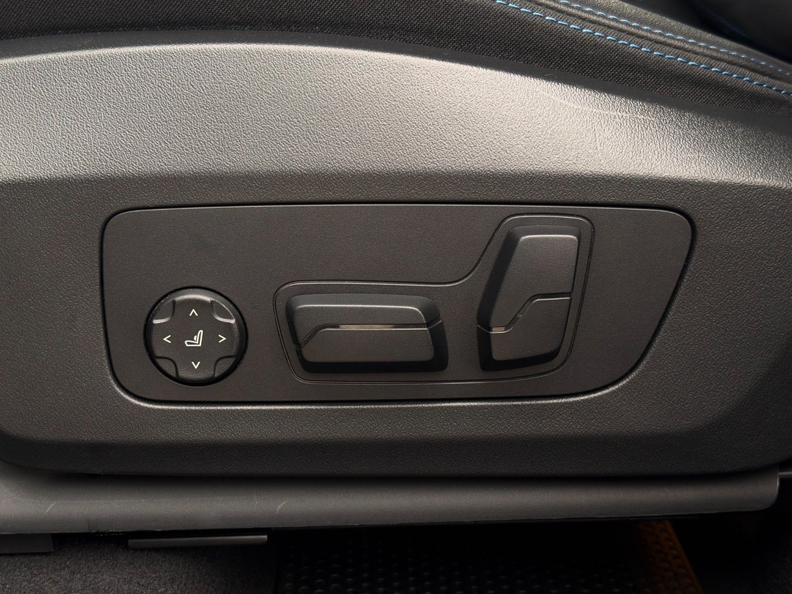 Fahrzeugabbildung BMW 218i Active Tourer M Sport Alcan. Massage CAM