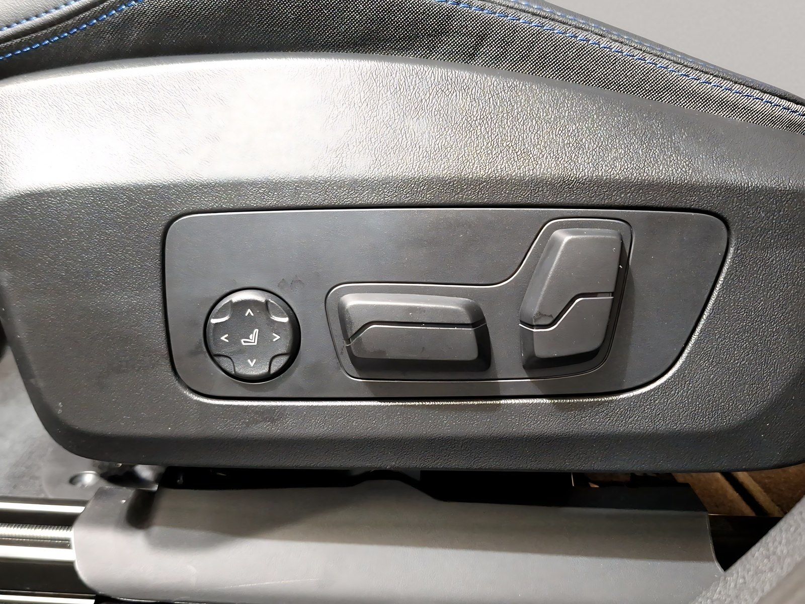 BMW iX2 - Bild 19