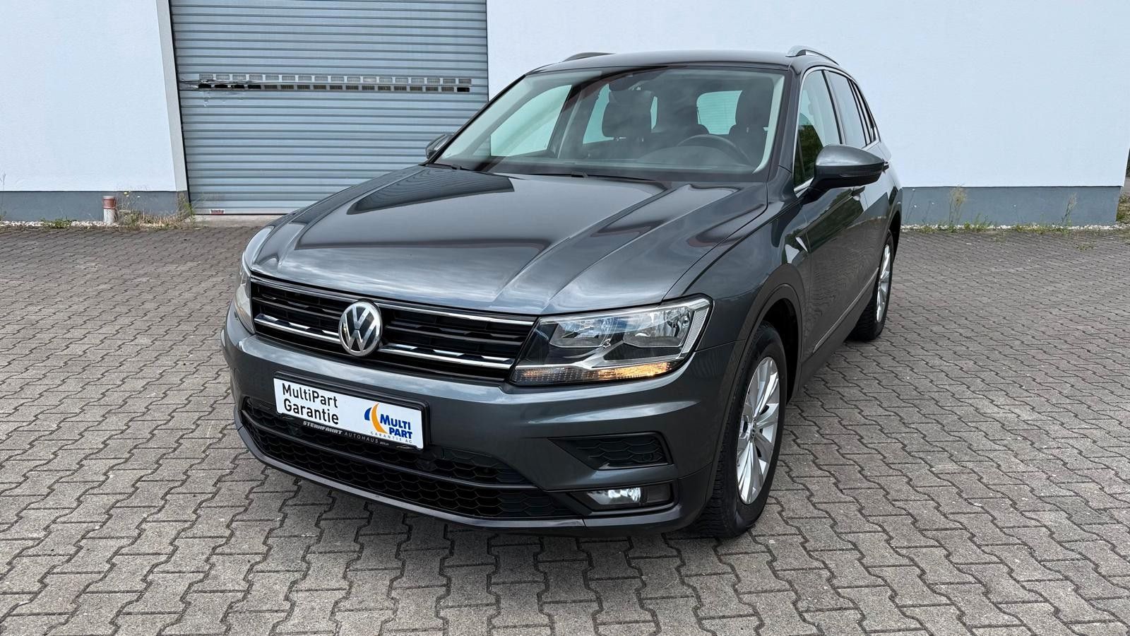 Volkswagen Tiguan - 1