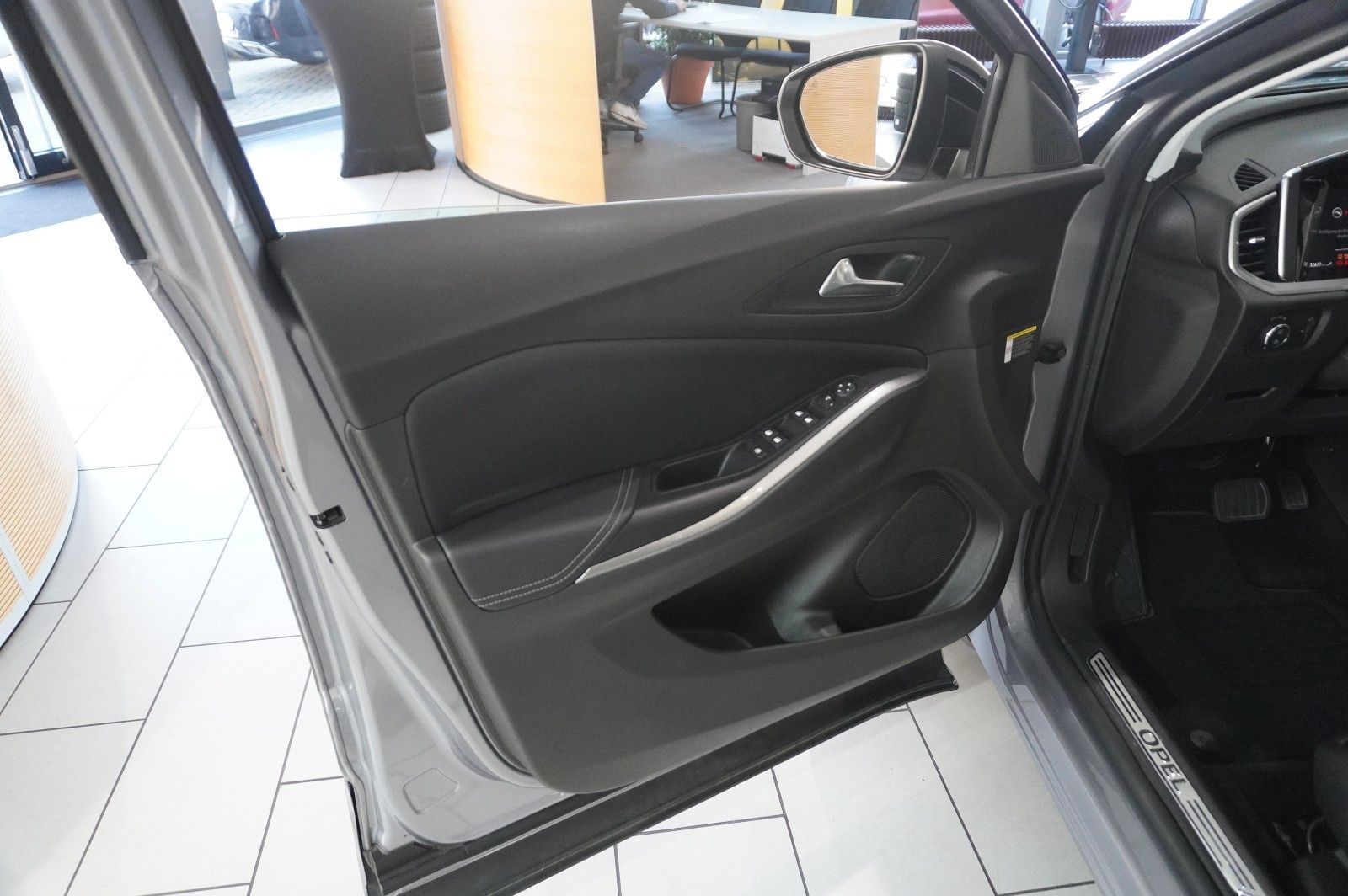 Fahrzeugabbildung Opel Grandland (X) ULTIMATE 4HYBRID NAVI/LED/SPORT/SH