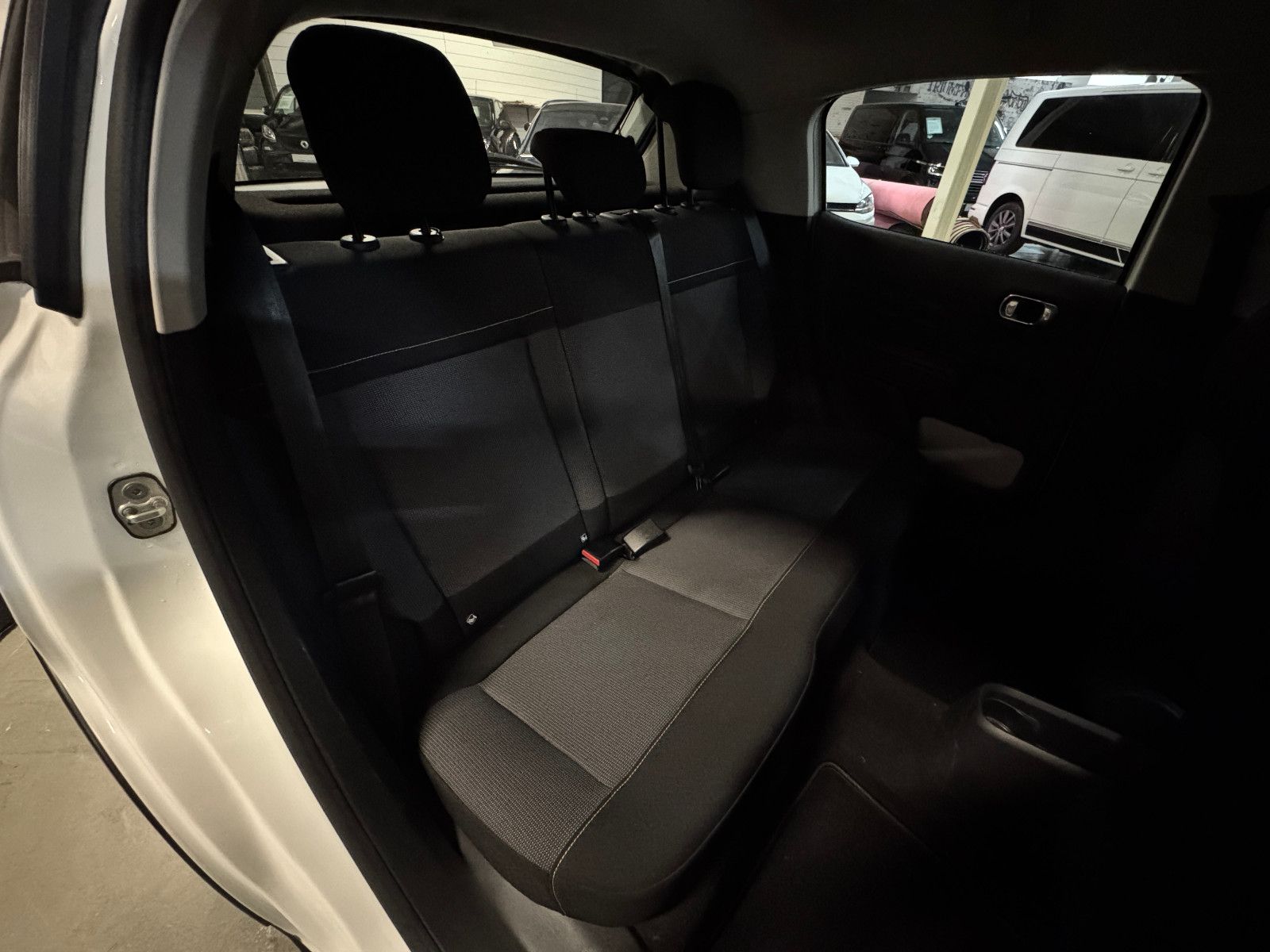Fahrzeugabbildung Citroën C3 1.6 HDI FEEL COLOR STYLE PAKET NAVI LED VOLL