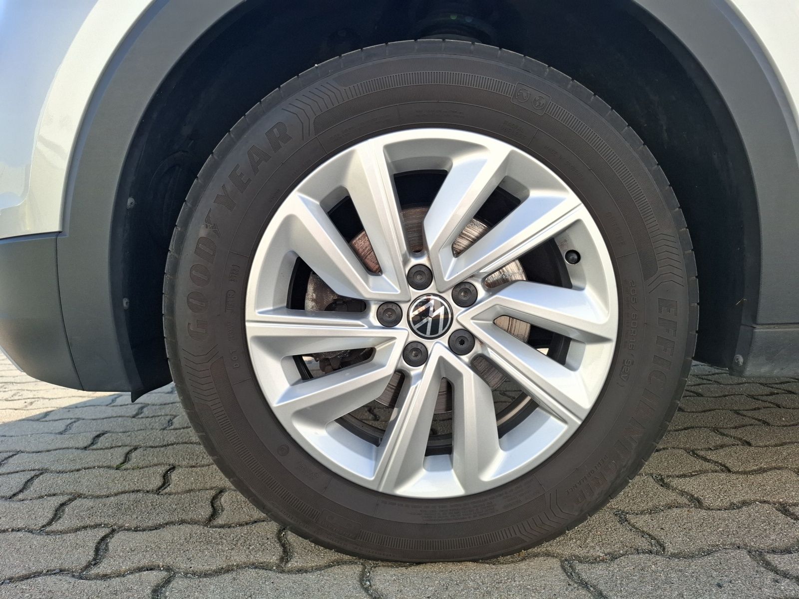 Fahrzeugabbildung Volkswagen T-Cross TSI Life AHK AID Climatronic ACC RFK SH