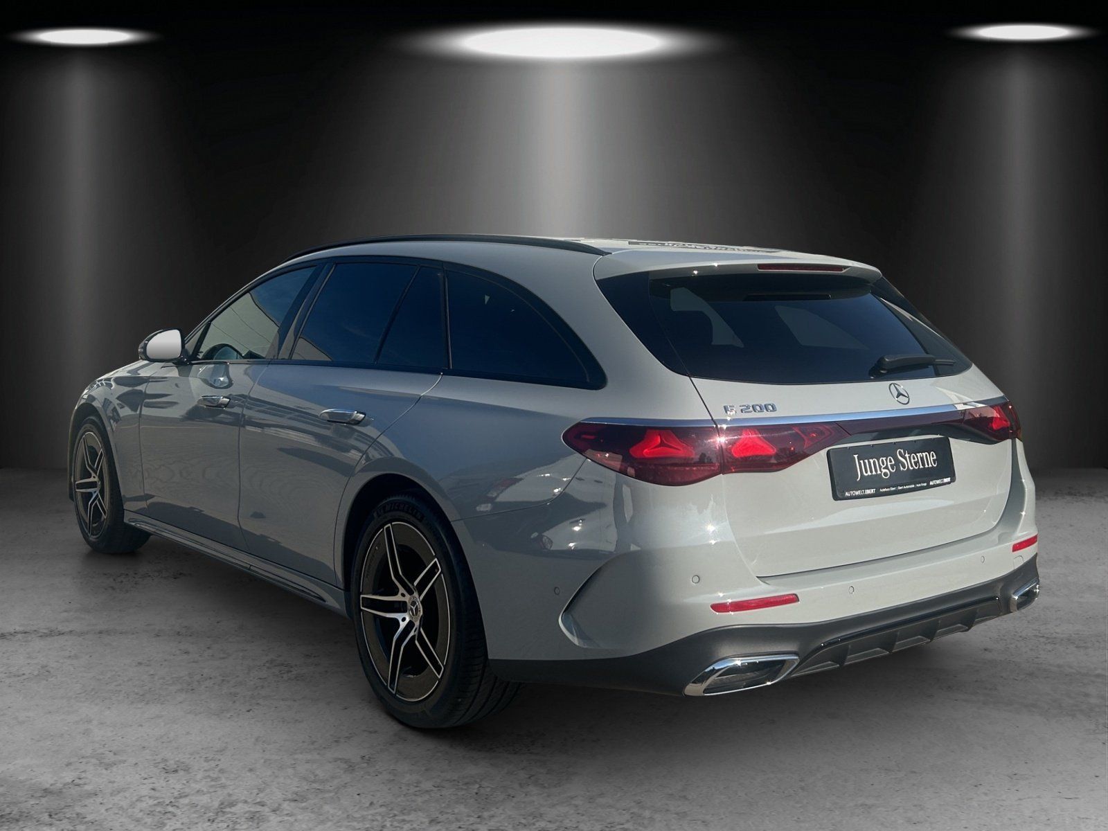 Fahrzeugabbildung Mercedes-Benz E200 T AMG Advan+ SUPERSCREEN LederPkt AHK Night