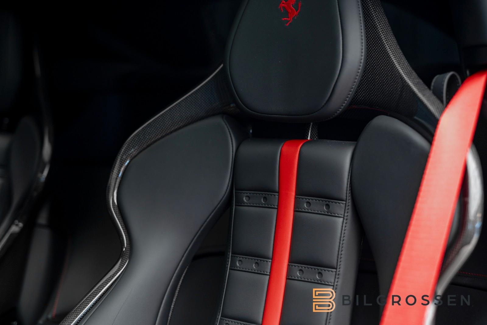 Ferrari Coupe 6.5 V12 CARBON LIFT PASSENGER DISPLAY