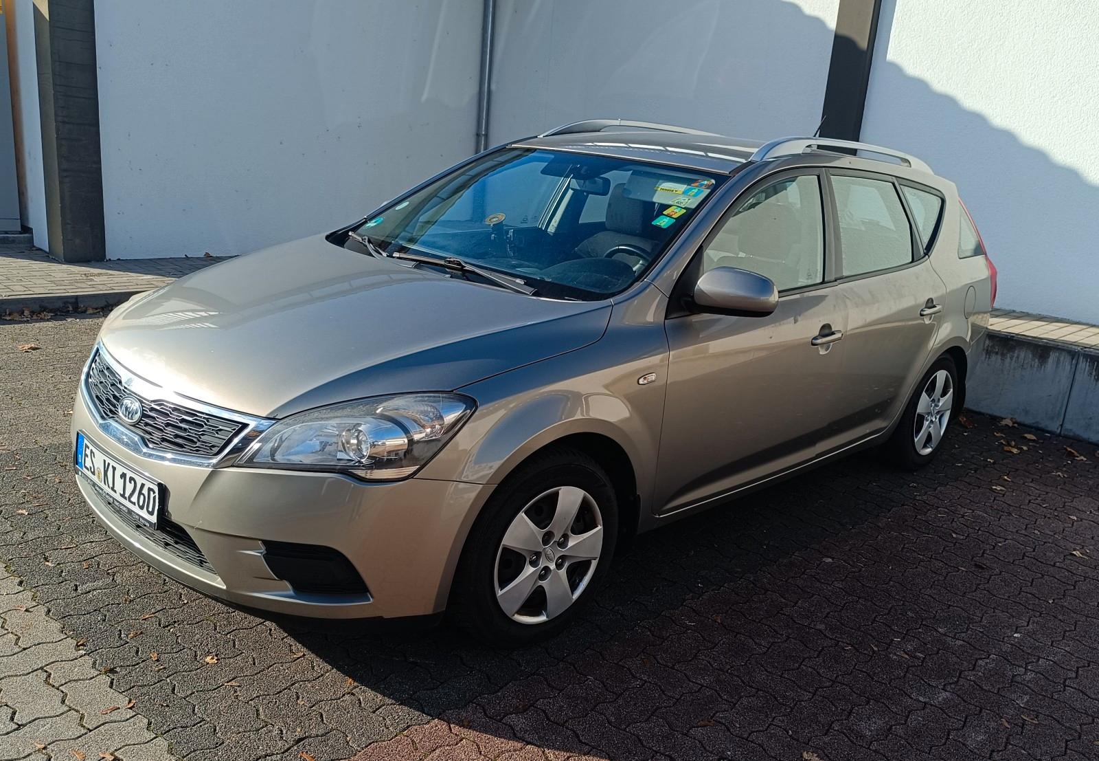 Kia cee'd 2012 — rear view