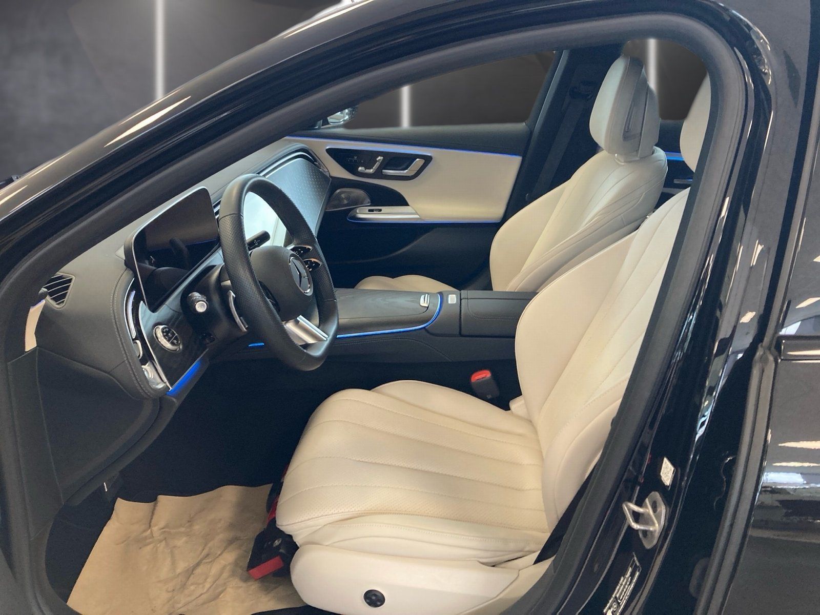 Fahrzeugabbildung Mercedes-Benz E 450 T 4M AMG*AHK*Burme*20"*Night*Digital*Distr