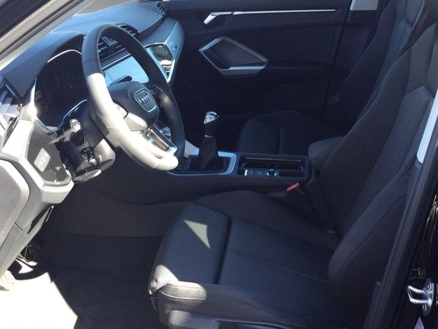 Fahrzeugabbildung Audi Q3 35 TFSI advanced LED Navi GRA virtual cockpit