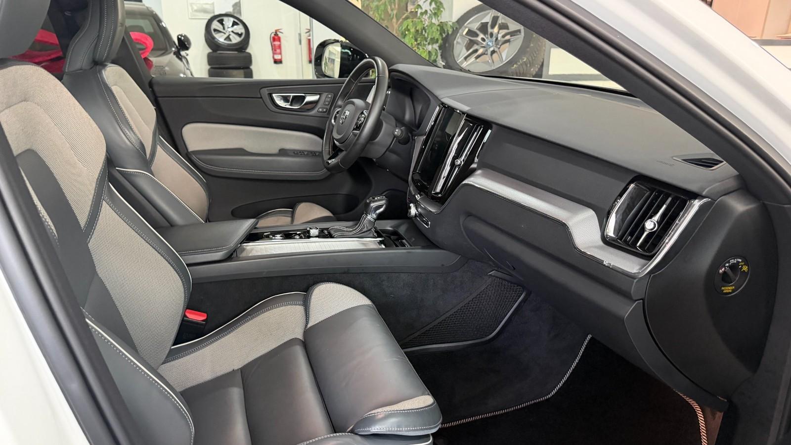 Volvo XC60 D4 R Design 2WD
