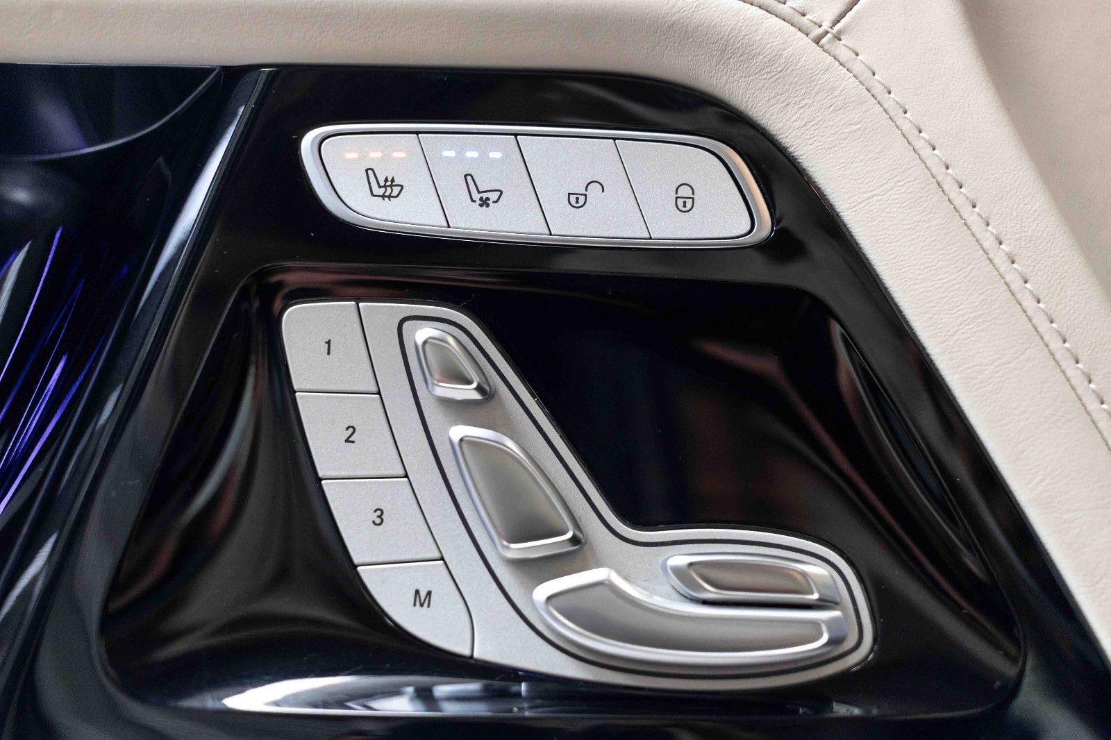 Fahrzeugabbildung Mercedes-Benz G63 AMG /360°KAMERA/MASSAGE/SITZBELÜFTUNG/AMBIEN