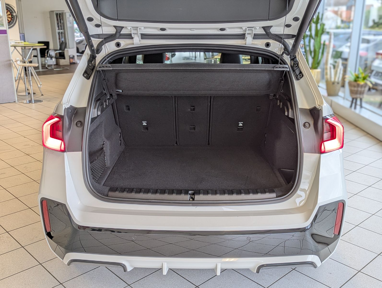 BMW X1 18 d M-Sport Pano Premium-Travel-Paket AHK - Image 17