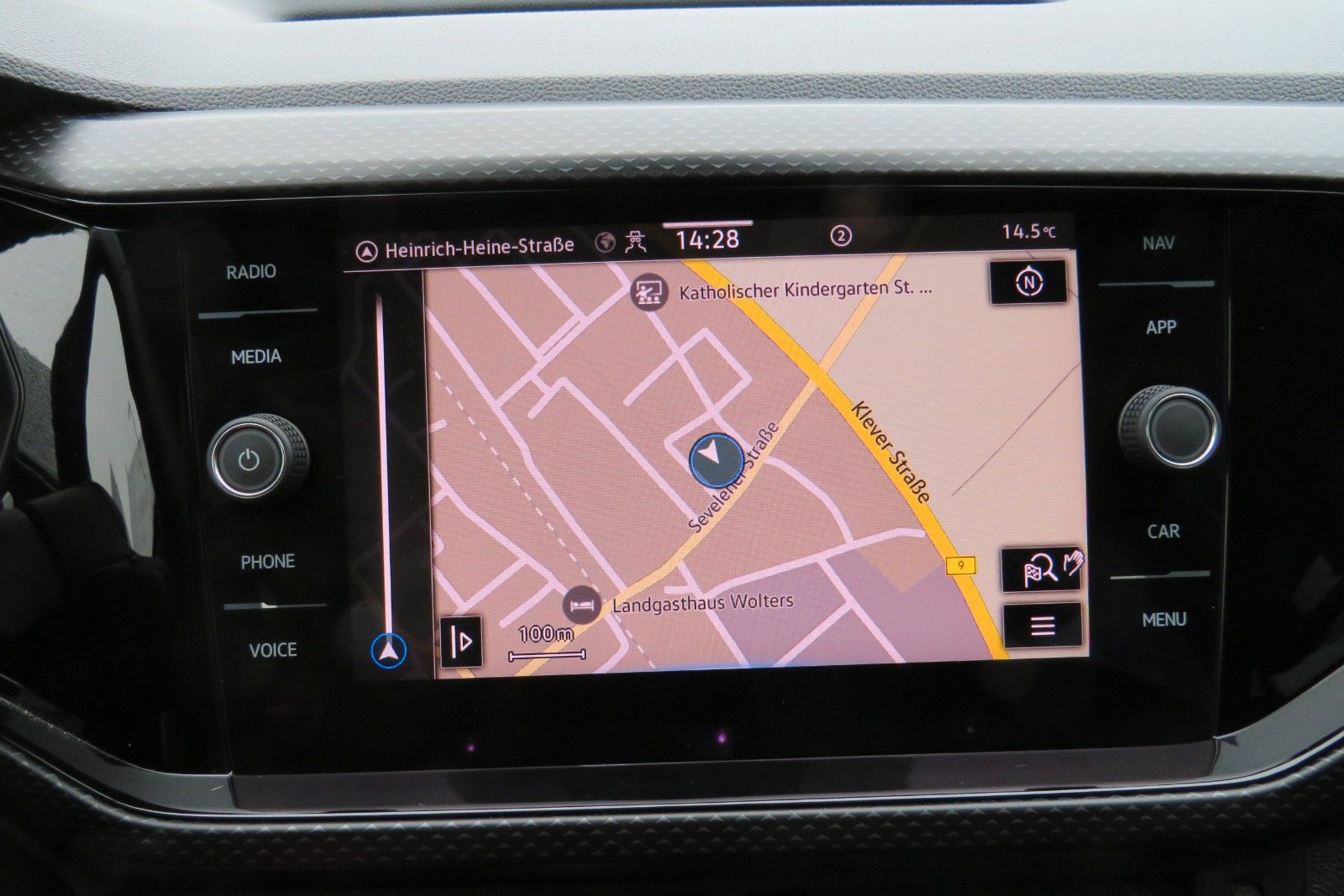 Fahrzeugabbildung Volkswagen T-CROSSLife LED SPORTP. SITZH. NAVI APP "AKTIONS