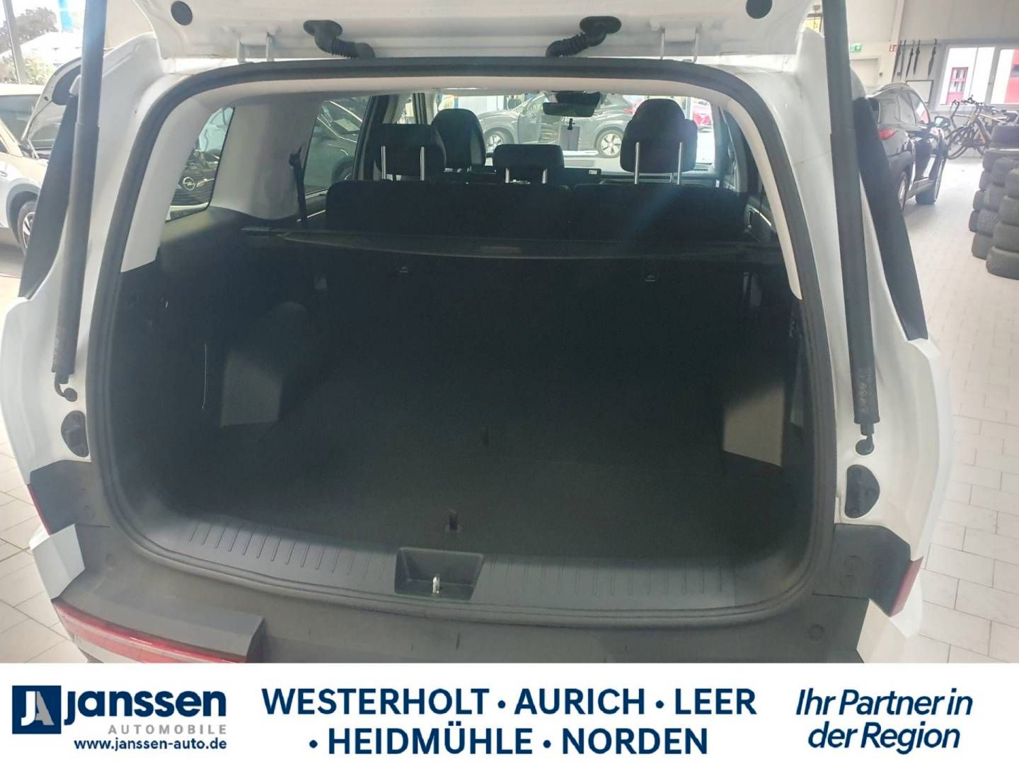 Fahrzeugabbildung Hyundai SANTA FE HEV 5-Sitzer MY25 215 PS Signature