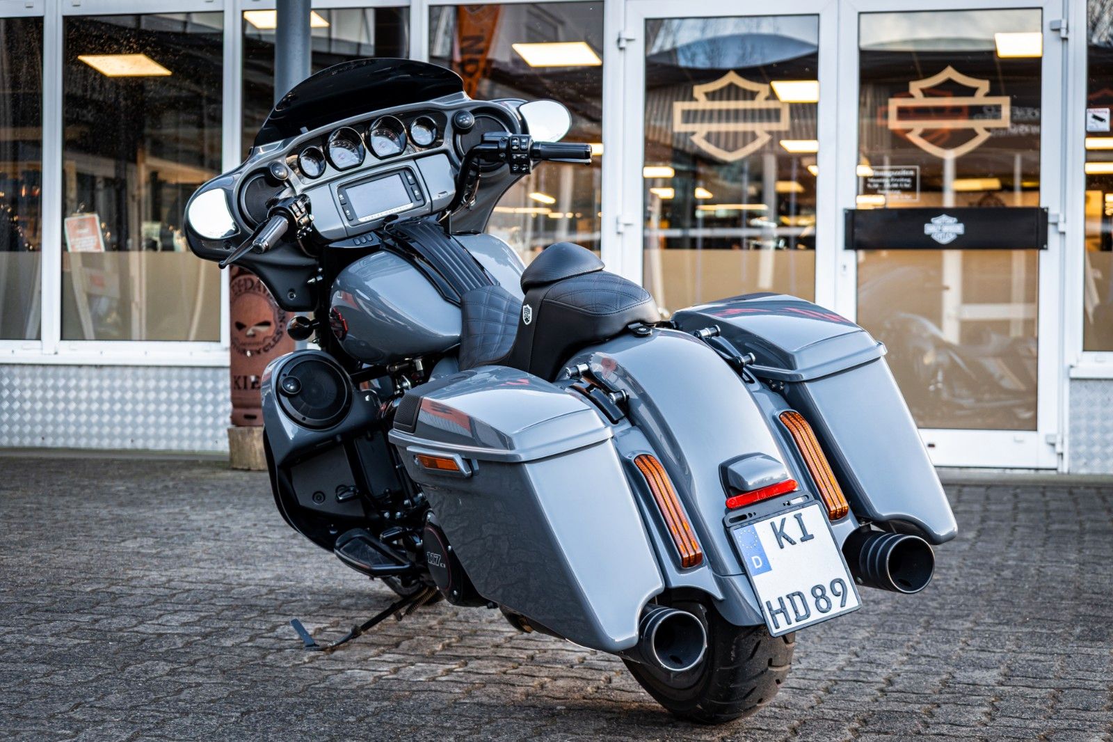 Fahrzeugabbildung Harley-Davidson FLHXSE CVO STREET GLIDE 117 cui - Jekill -