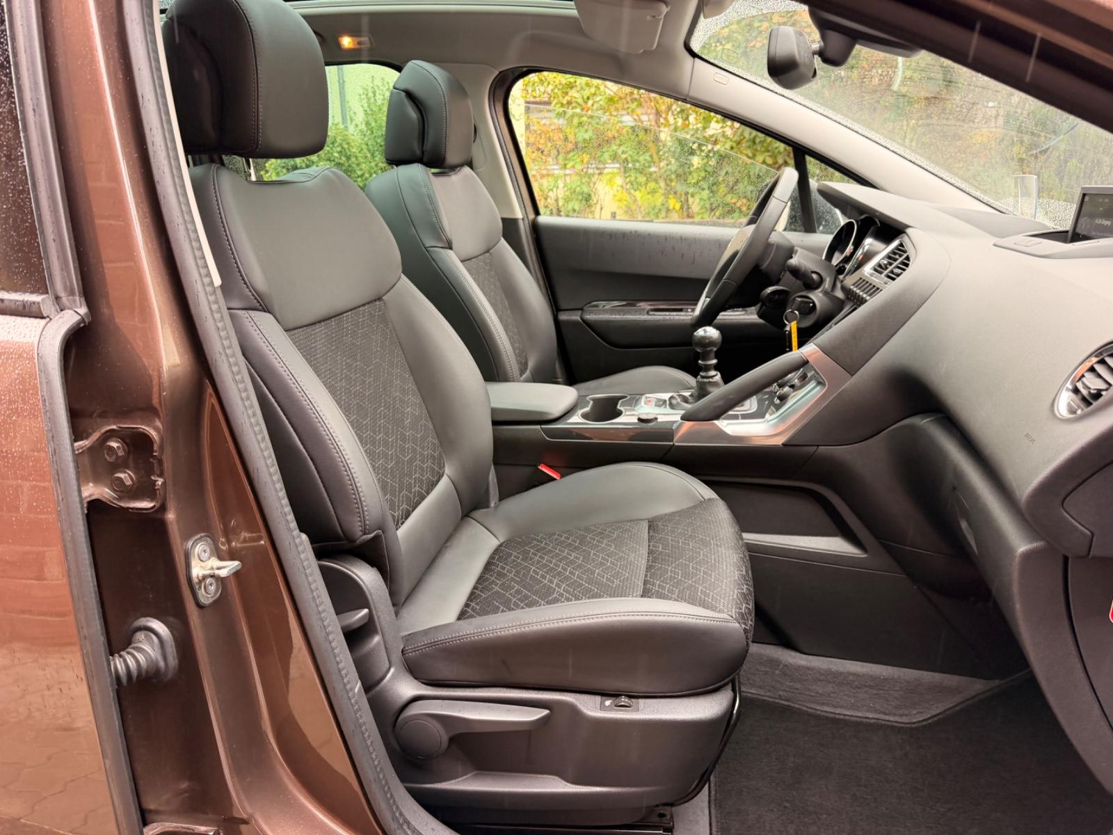 Peugeot 3008 Allure 1.6 16V Turbo Navi / Pano / Xenon