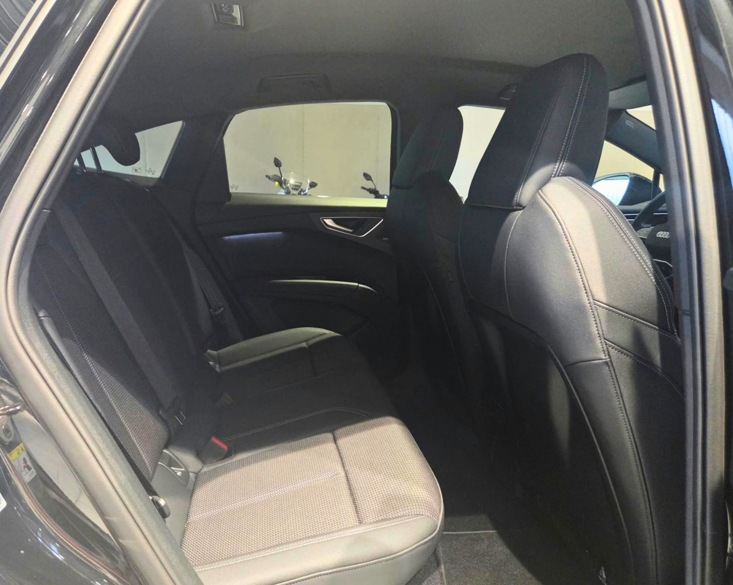 AUDI Q4 — zdjęcie 12