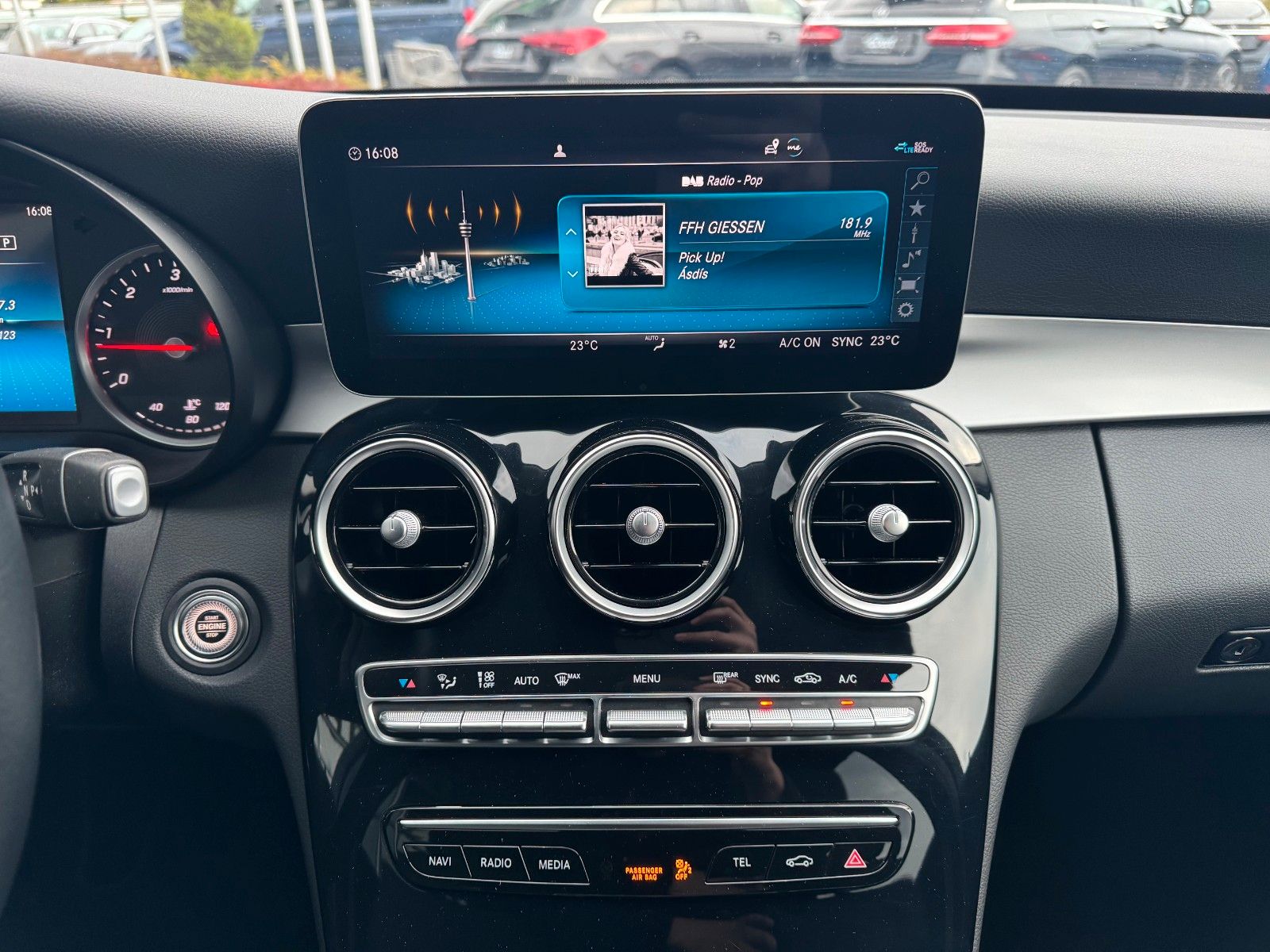 Fahrzeugabbildung Mercedes-Benz C 180d T LED+RKamera+SHZ+DAB