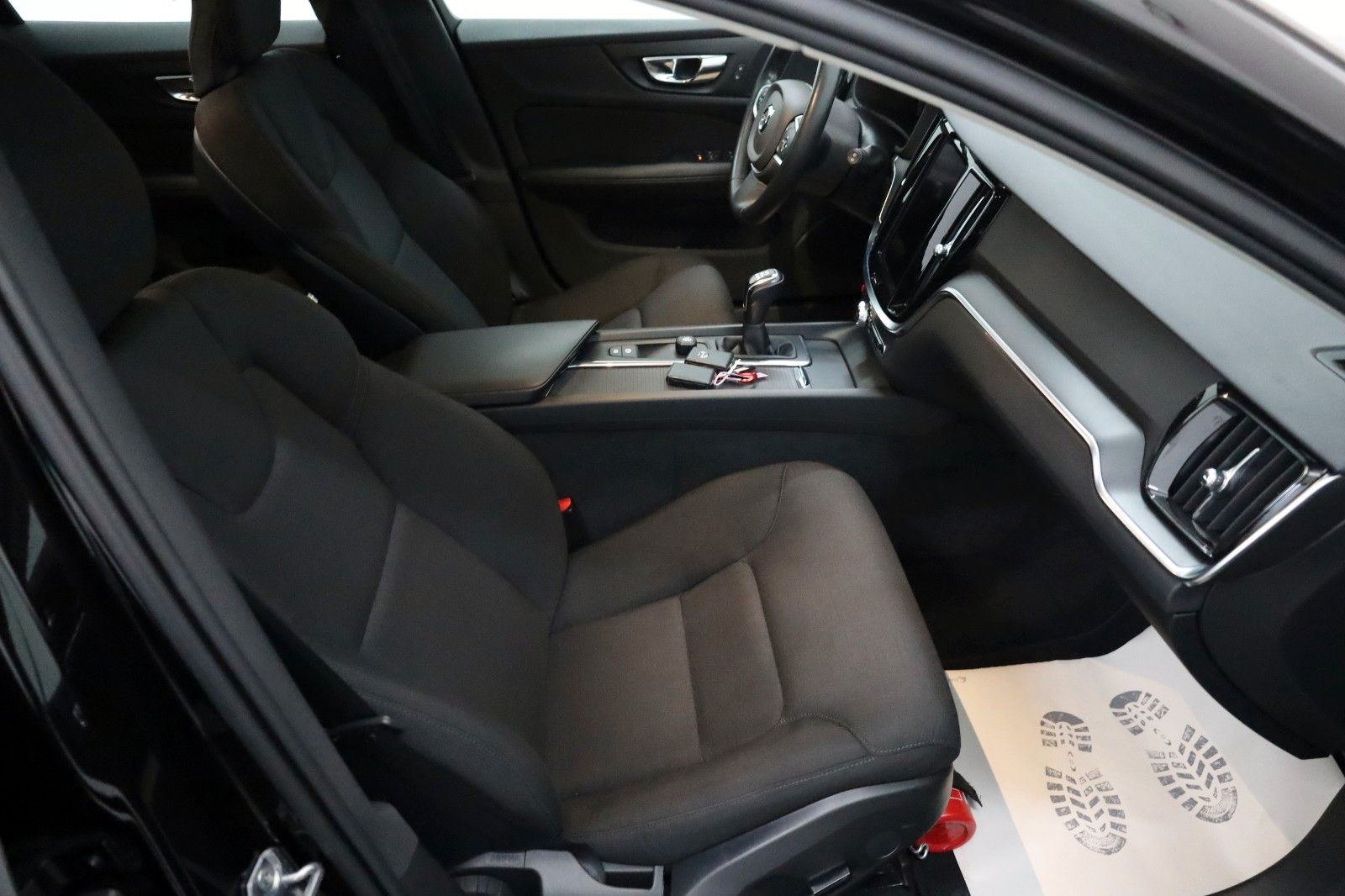 Fahrzeugabbildung Volvo V60 D3, Navi,LED,PDC v.h.,Carplay,ACC