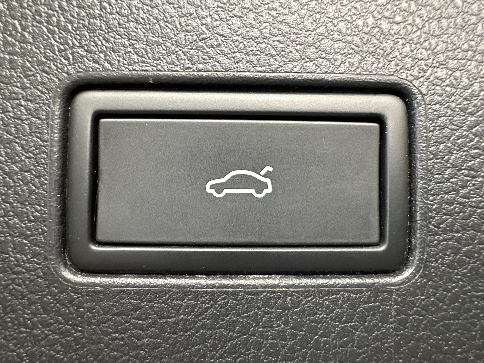Fahrzeugabbildung Volkswagen Passat Variant HL NAV+LED+AHK+KAM+PANO+19ZO+AID