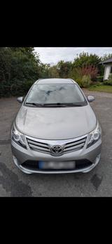 Toyota Avensis 2.2 D-CAT Automatik - Toyota Avensis mit Diesel-Antrieb: Kombi, Automatik