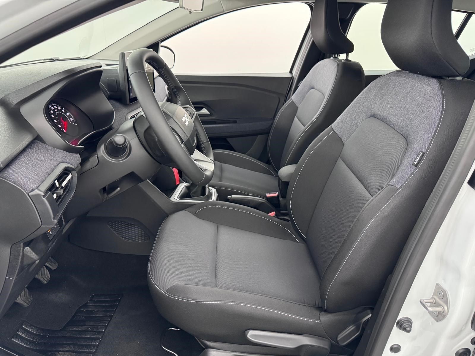 DACIA Sandero  Expression TCe 100 Winterpaket – Bild 8