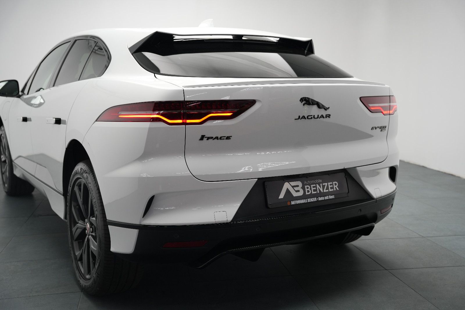 Fahrzeugabbildung Jaguar I-PACE 400 AWD/Black-Pack/CarPlay/MERIDIAN/89,6%