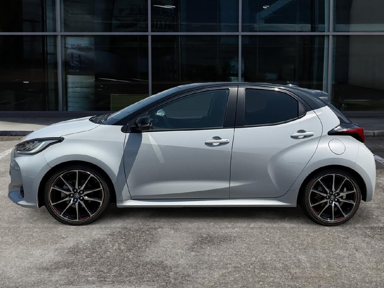 Fahrzeugabbildung Toyota Yaris Hybrid GR Sport