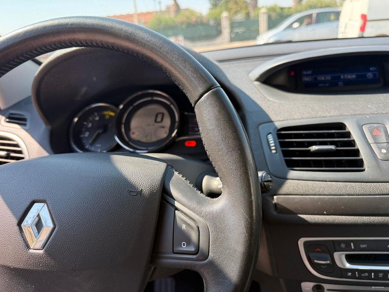 Renault Megane 2014 — photo 11
