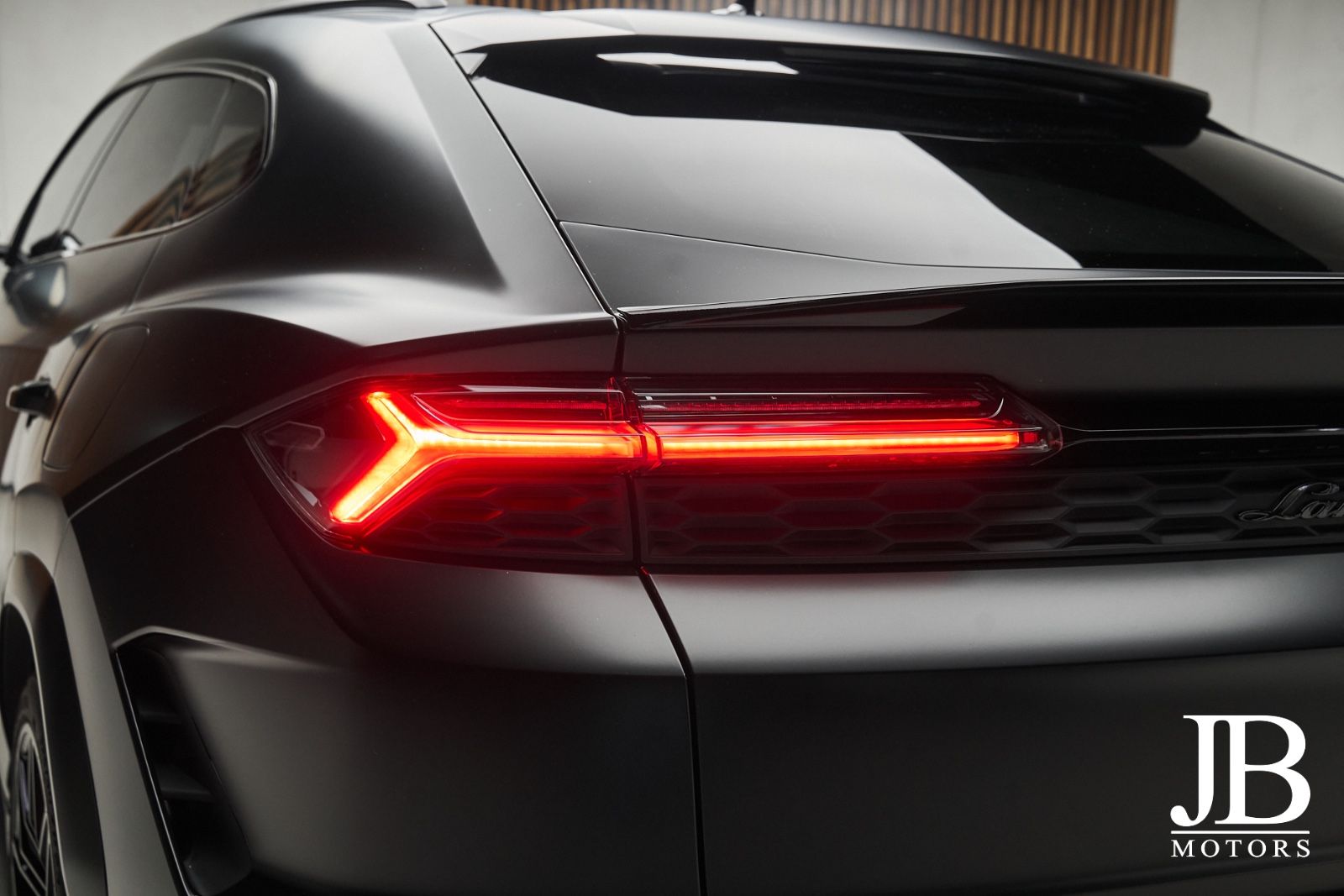 Fahrzeugabbildung Lamborghini Urus SE Panorama 3D B&O Carbon 23 Zoll