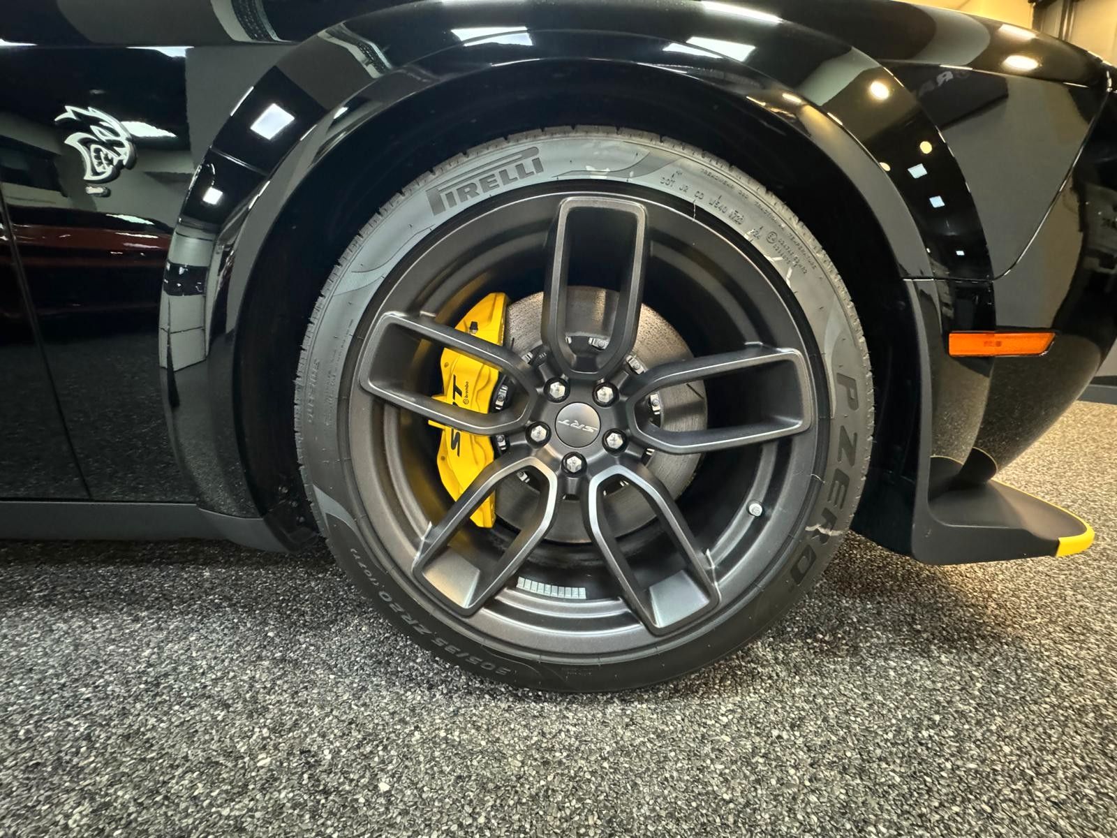 Fahrzeugabbildung Dodge HELLCAT JAILBREAK -LAST CALL-YELLOW CALIPERS