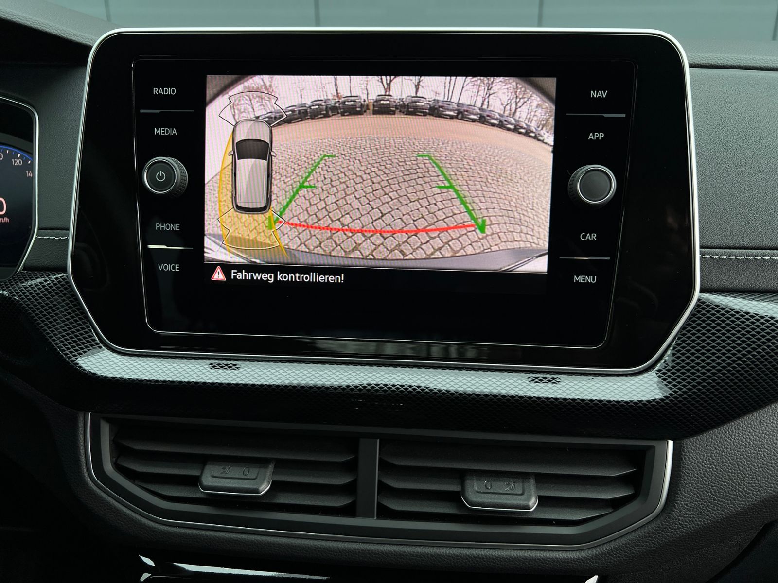 Fahrzeugabbildung Volkswagen T-Cross R-Line 1.5 TSI DSG *AHK, IQ.LIGHT, ACC,