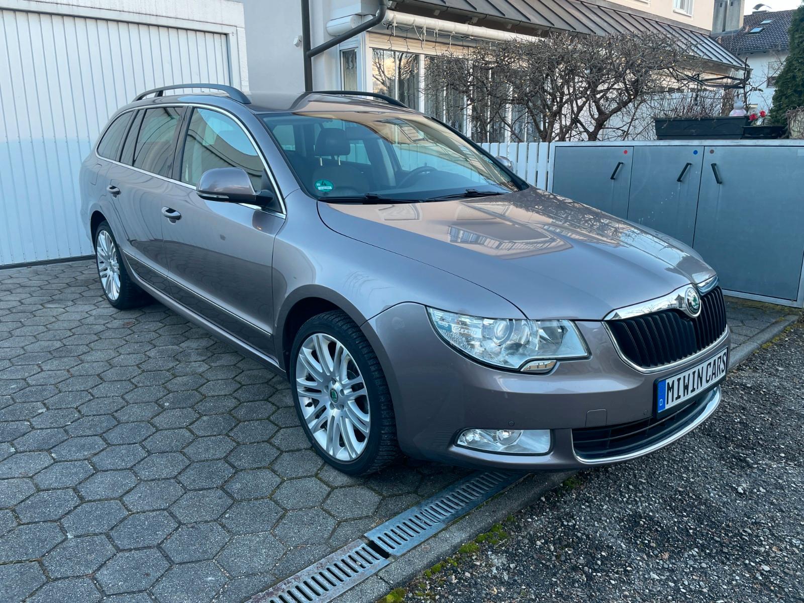 Skoda Superb Combi Elegance DSG 1.Hand AHK Leder