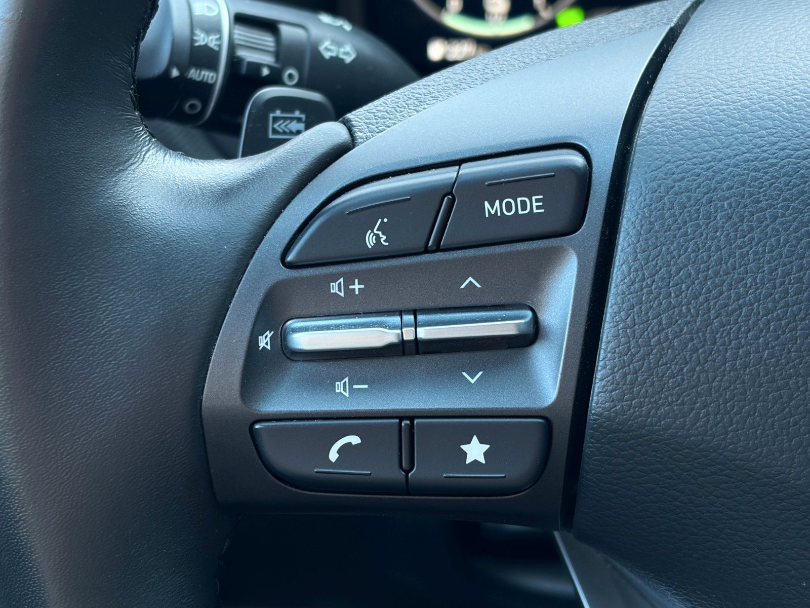 Fahrzeugabbildung Hyundai Kona e Select 2WD CarPlay FCA ACC SHZ PDC Kamera