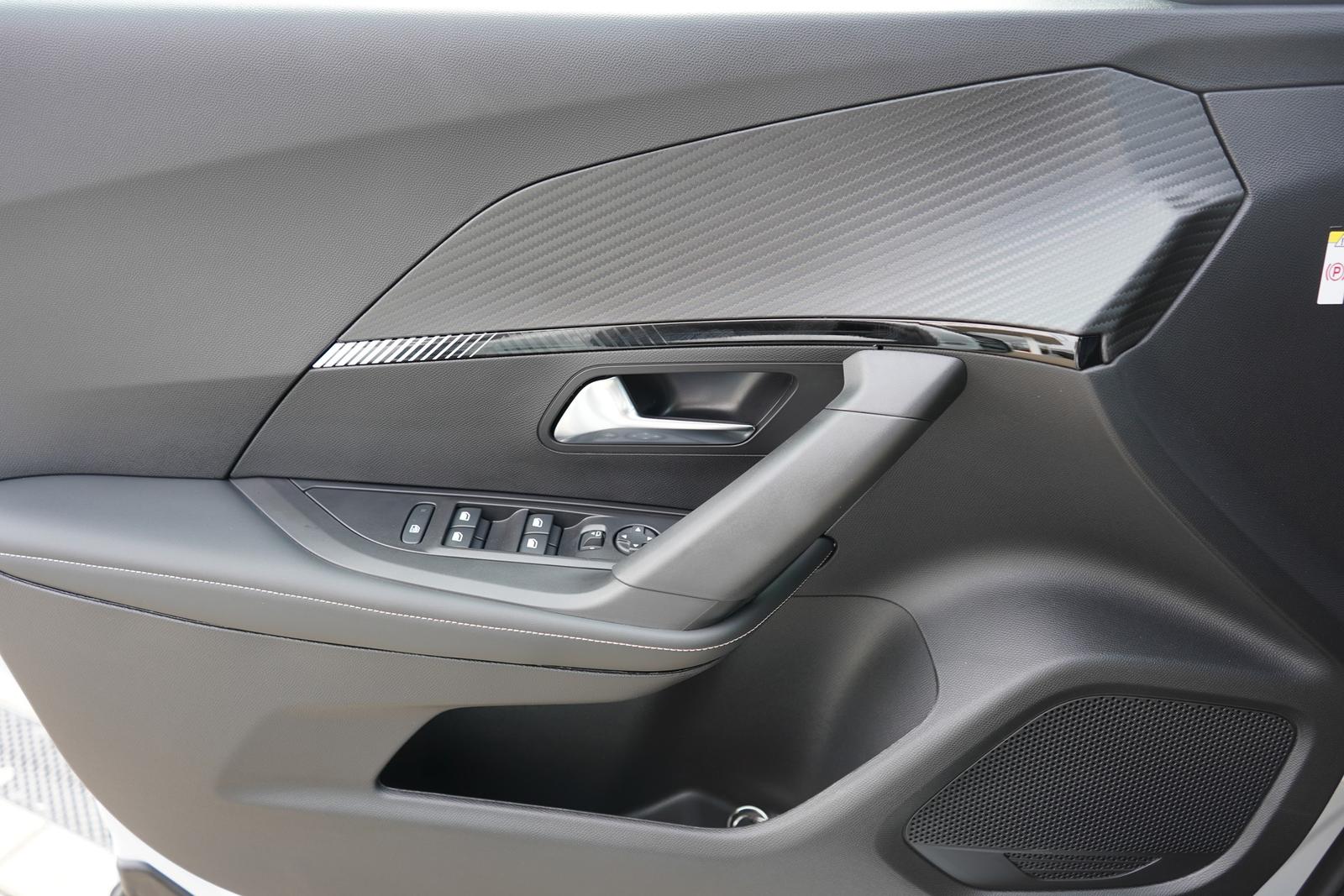 Peugeot 2008 PureTech 145 Aut. LED ACC Navi
