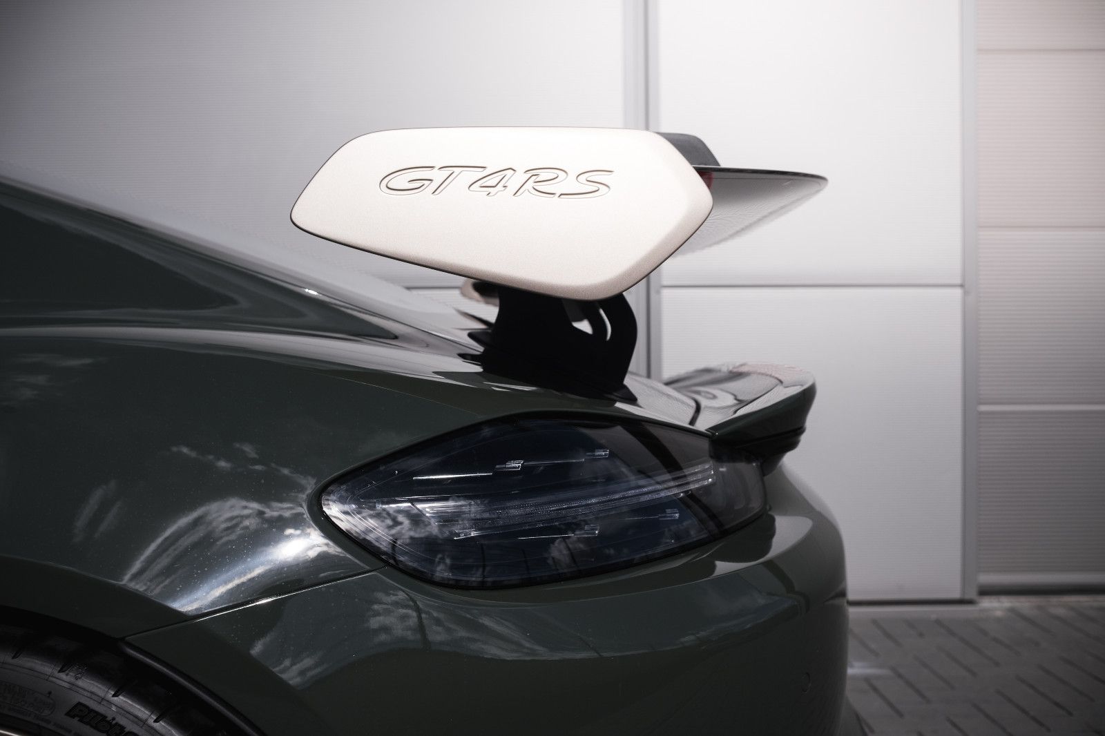 Fahrzeugabbildung Porsche 718 GT4 RS-PTS-Sonderwunsch-Weissach-Lift