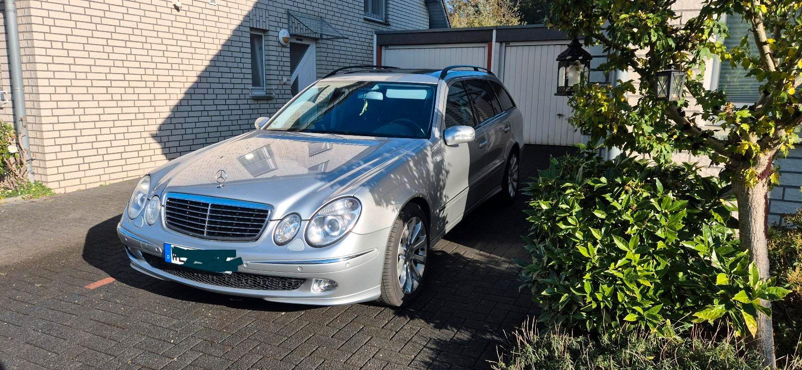 Mercedes-Benz E320 2004 — салон