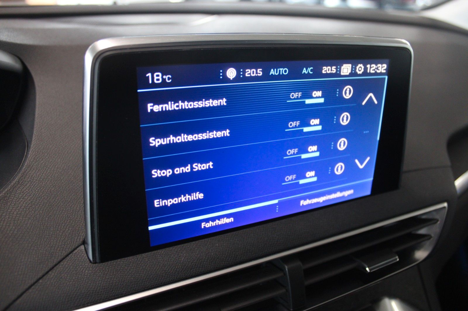 Fahrzeugabbildung Peugeot 3008 Allure Automatik AHK NAVI el.Heckklappe uvm