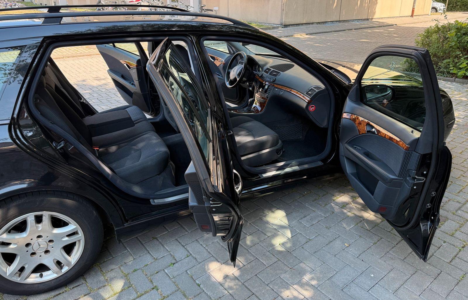 Mercedes-Benz E200 2004 — photo 9