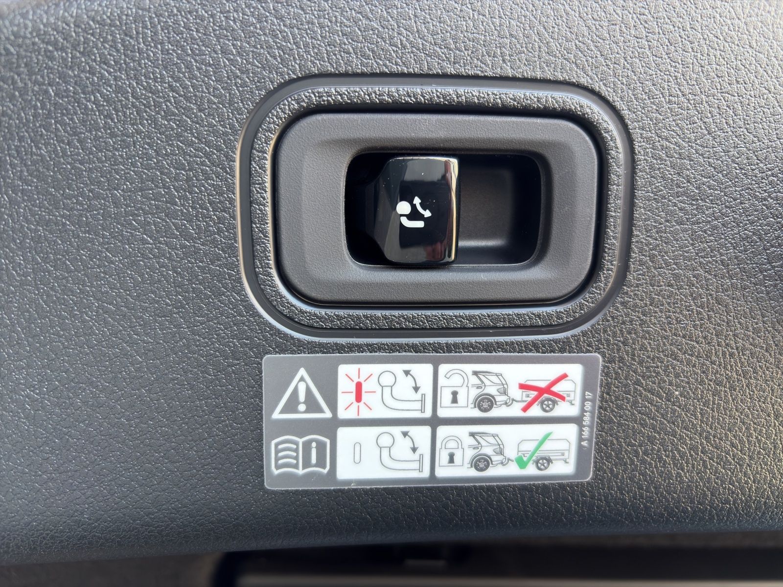 Fahrzeugabbildung Mercedes-Benz CLE 220 d Coupé AMG DigLight AHK 360° MEMORY